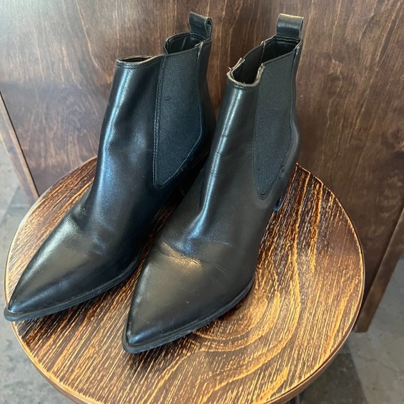 Nine West Black Leather Pointed Toe Booties with Gold Detail - Picture 2 of 6